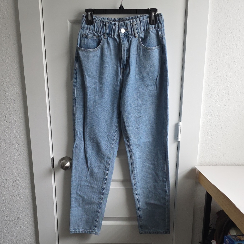 High-Waisted Mom Jeans Medium G136